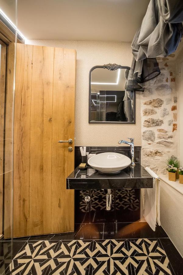 Apartments Hun Котор Екстер'єр фото